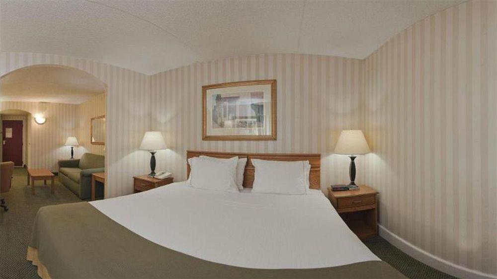 Holiday Inn Express Frazer - Malvern By Ihg Exterior photo